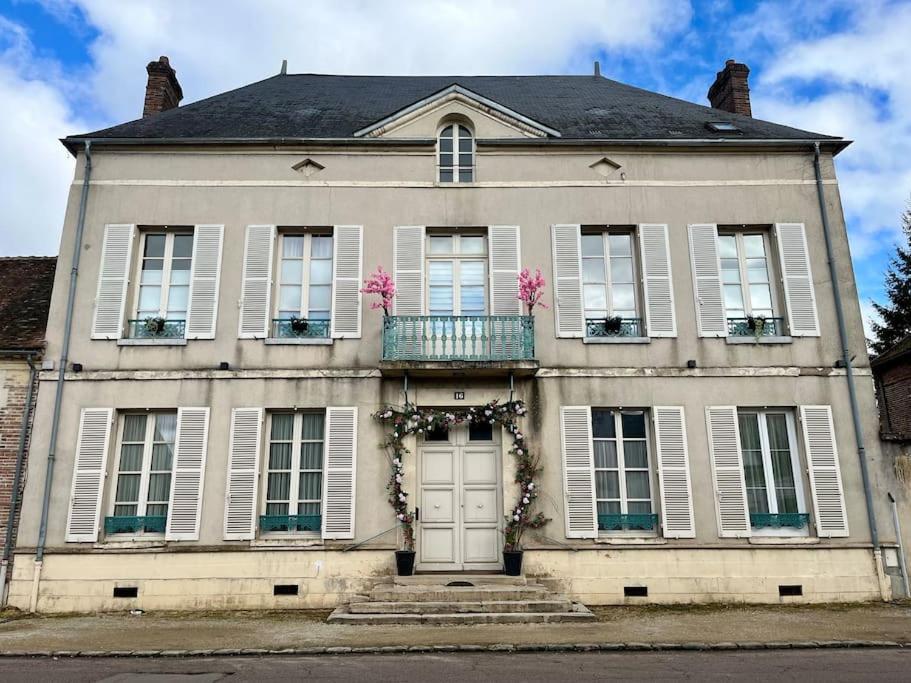 فيلا La Demeure De Margot - 24 Couchages Villeneuve-sur-Yonne المظهر الخارجي الصورة