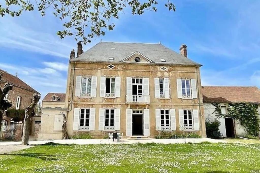 فيلا La Demeure De Margot - 24 Couchages Villeneuve-sur-Yonne المظهر الخارجي الصورة